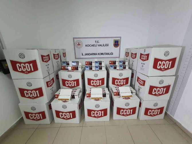 Jandarmadan 175 bin TL değerinde kaçak makaron taşıyan araca operasyon