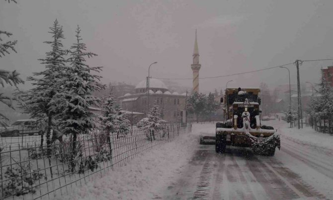 Kahramanmaraş’ta 1300 yol ulaşıma açıldı