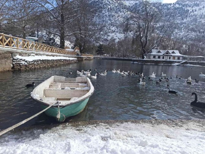 Konya’da kar manzaraları kartpostallık görüntüler oluşturuyor