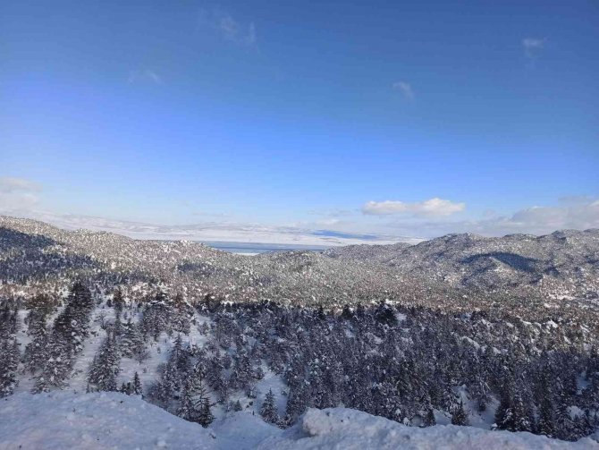 Konya’da kar manzaraları kartpostallık görüntüler oluşturuyor