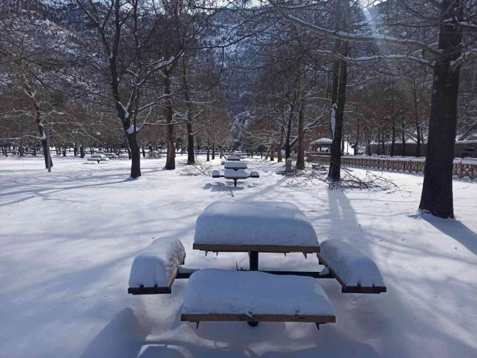 Konya’da kar manzaraları kartpostallık görüntüler oluşturuyor