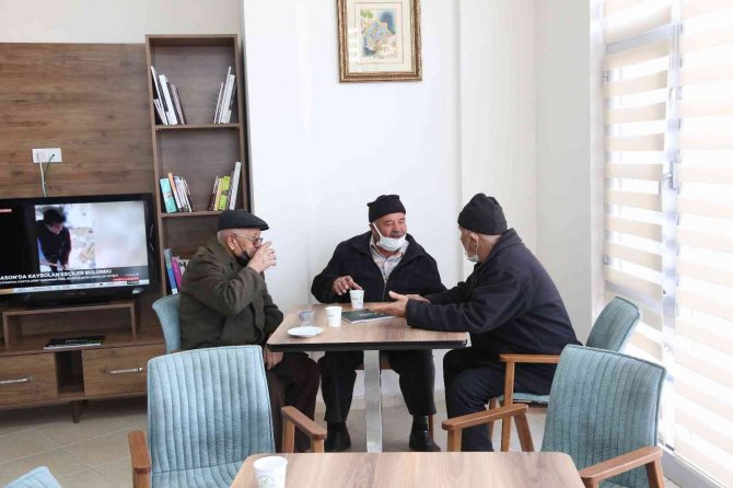 Meram’a kazandırılan 6 yeni ve yenilenen 5 emekli lokali hizmet vermeye başladı