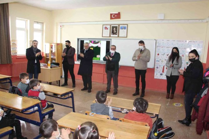 "Tatilde çok iyi dinlenin, ama kitap okumayı da ihmal etmeyin"