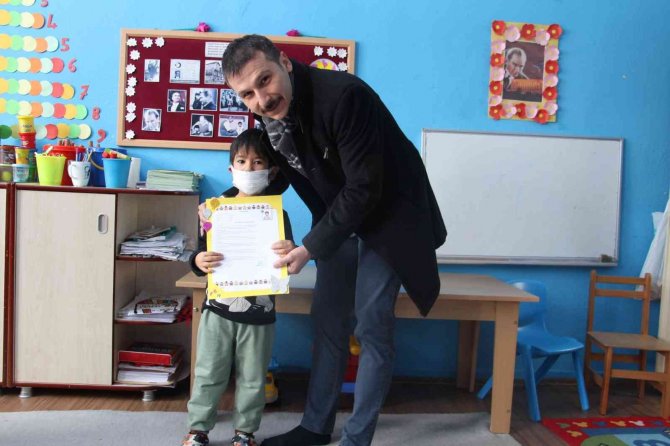 "Tatilde çok iyi dinlenin, ama kitap okumayı da ihmal etmeyin"