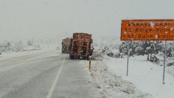 Antalya-Konya karayolunda ulaşım güçlükle sağlanıyor