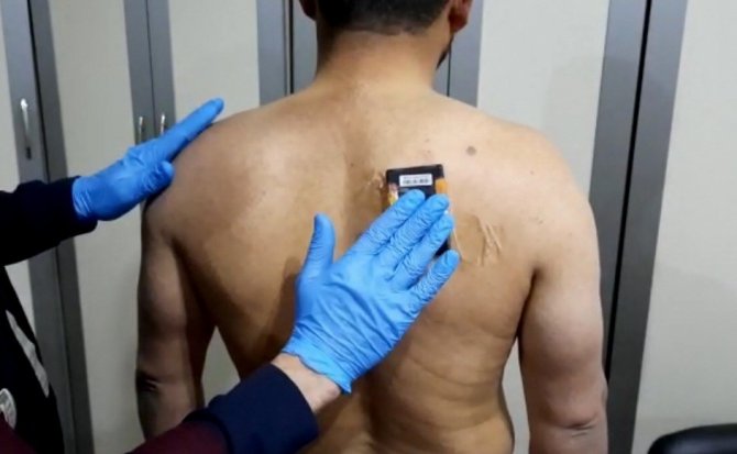 Ehliyet sınavında kopya çekerken yakalandı, üzerinden 6 bin liralık düzenek çıktı