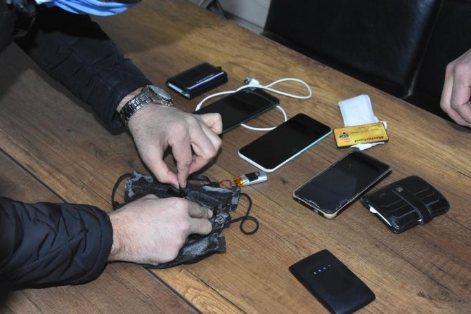 Ehliyet sınavında maskeli kopya düzeneği: 3 kişi yakalandı