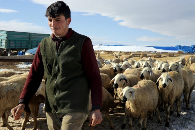 Konya'da kar yağışı çiftçiler kadar besicileri de sevindirdi