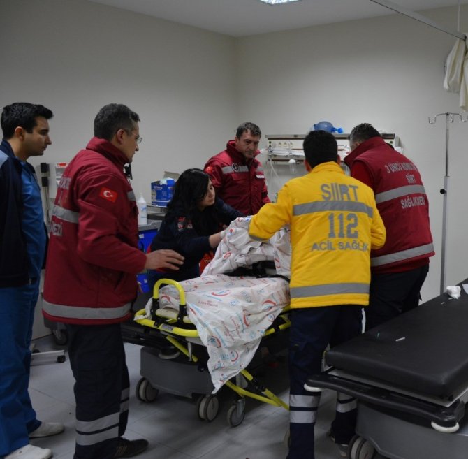 Kar yolları kapattı, kalp hastası kadın ekiplerce kurtarıldı