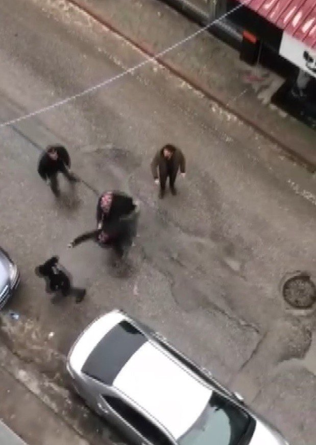 Konya’da apartman sakini ile yönetici arasındaki bıçaklı kavga kamerada