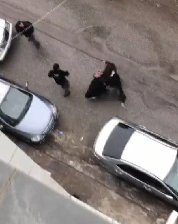 Konya’da apartman sakini ile yönetici arasındaki bıçaklı kavga kamerada