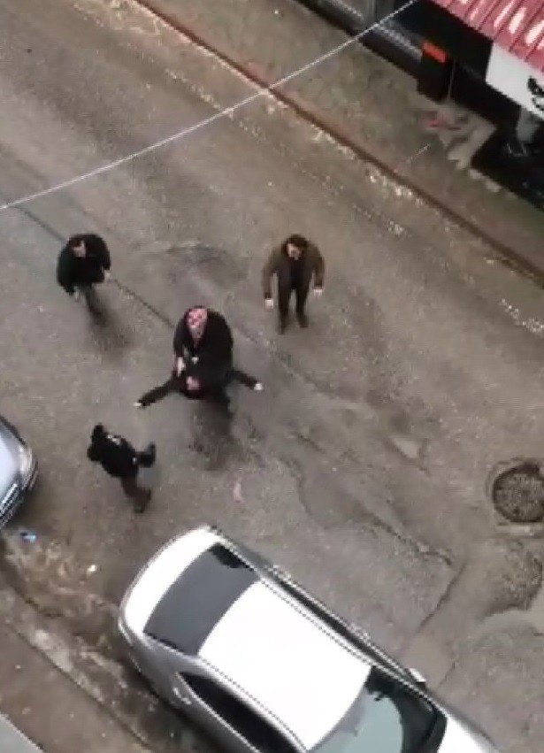 Konya’da apartman sakini ile yönetici arasındaki bıçaklı kavga kamerada