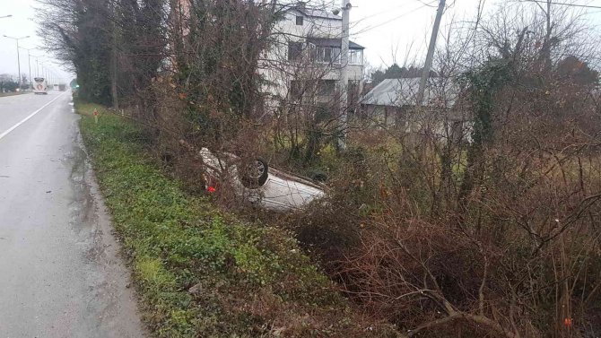 Köpeğe çarpmamak için direksiyonu kırınca takla attı: 4 yaralı