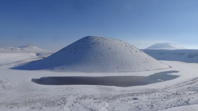 Meke Gölü'nde kar güzelliği