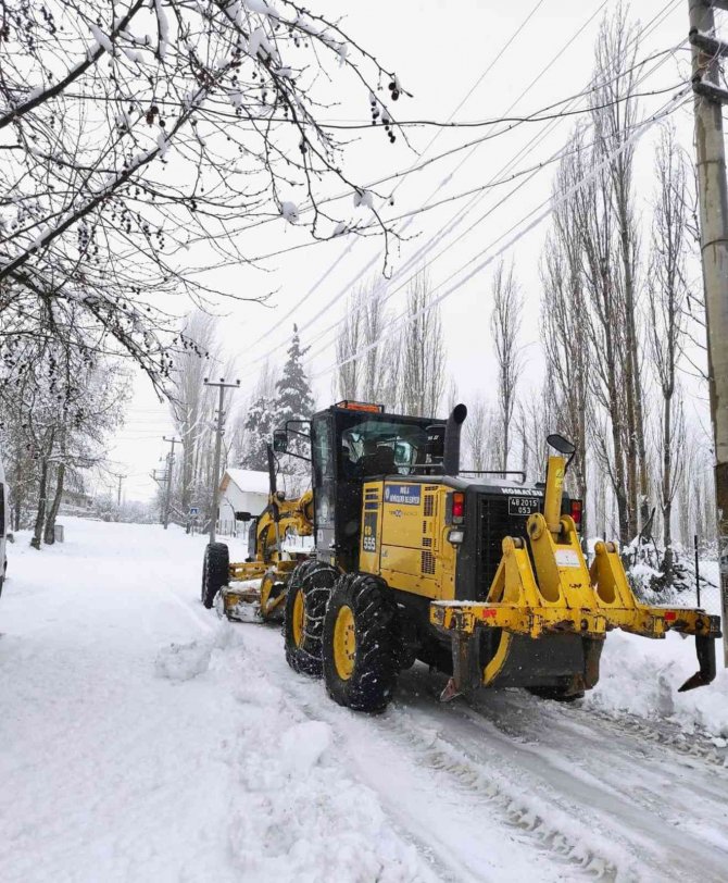 Muğla’nın yüksek kesimlerinde kar mücadelesi