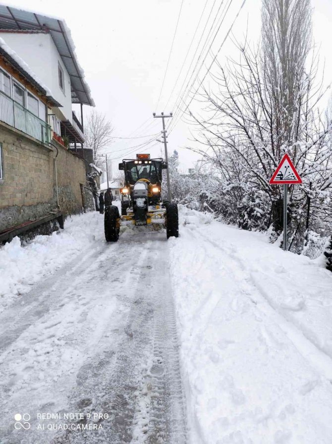 Muğla’nın yüksek kesimlerinde kar mücadelesi