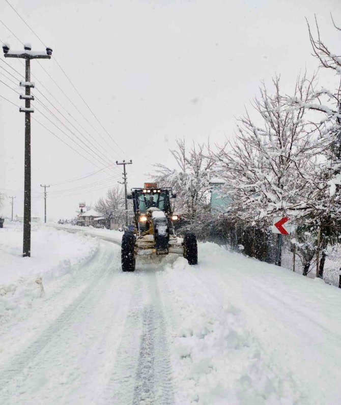 Muğla’nın yüksek kesimlerinde kar mücadelesi