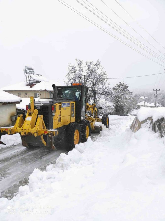 Muğla’nın yüksek kesimlerinde kar mücadelesi