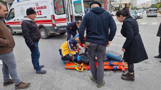 Otomobil ile motosiklet kavşakta çarpıştı: 1 yaralı