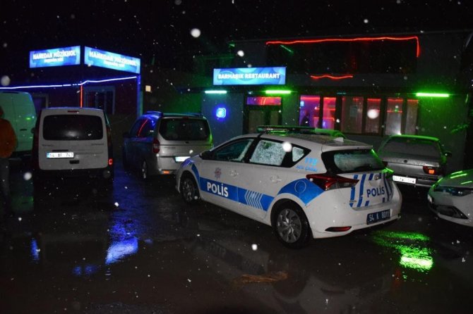 Polis yaptığı baskında çok sayıda kaçak içki ele geçirdi