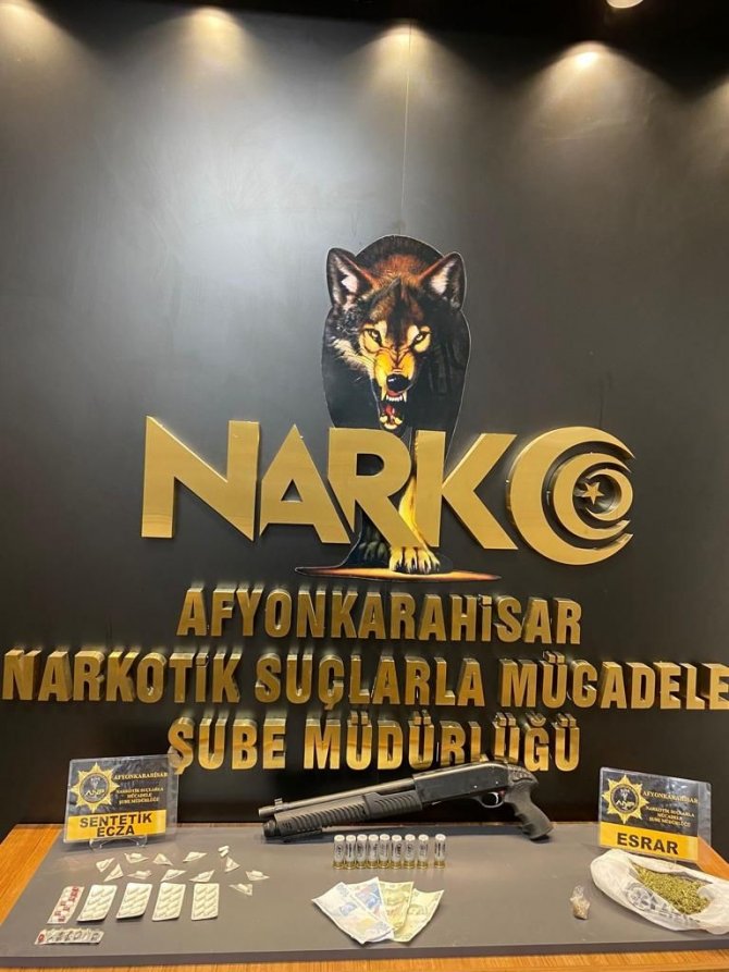 Polisin sokak satıcılarına düzenlediği operasyonda 1 kişi tutuklandı