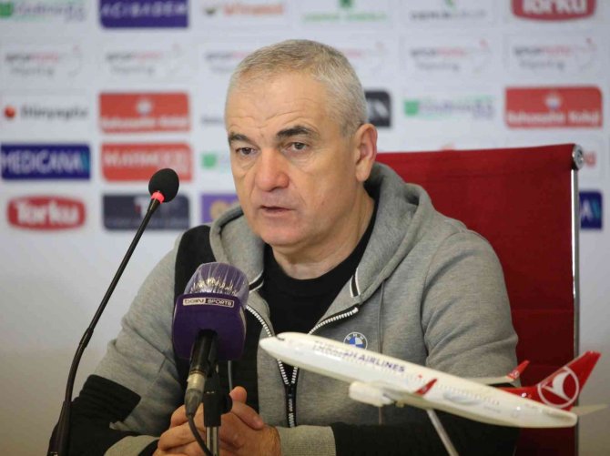 Rıza Çalımbay: “Bu oyunla maçın kazanmamız gerekiyordu”