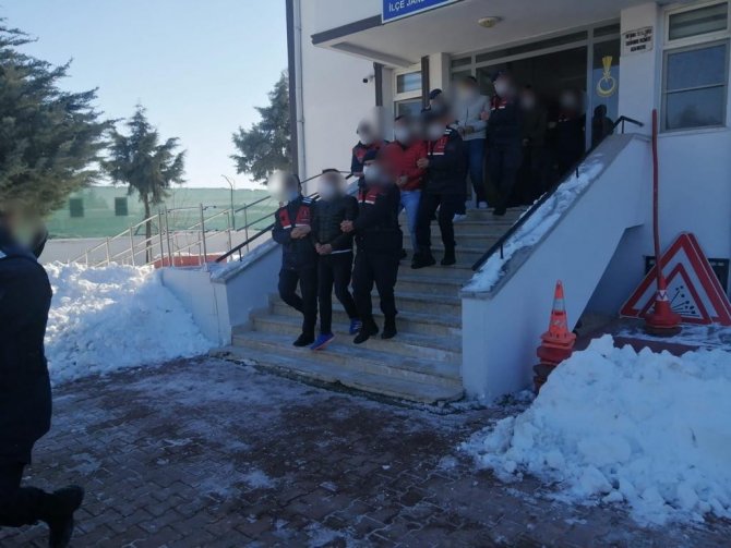 Sahte belgelerle icralık araçları satan şebekeye operasyon