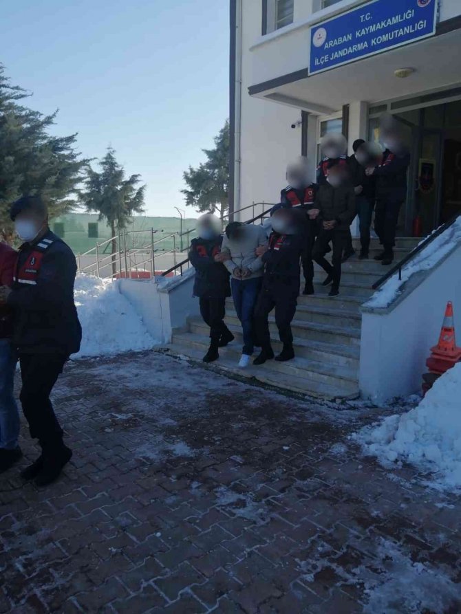 Sahte belgelerle icralık araçları satan şebekeye operasyon