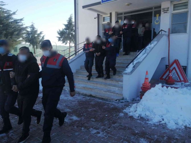 Sahte belgelerle icralık araçları satan şebekeye operasyon