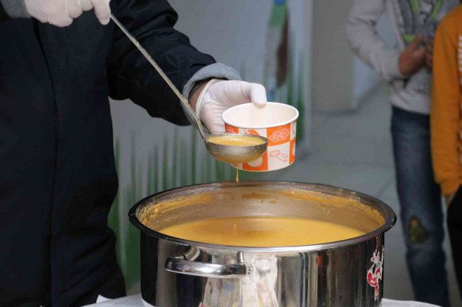 Soğuk havada öğrencilerin içini ısıtan etkinlik