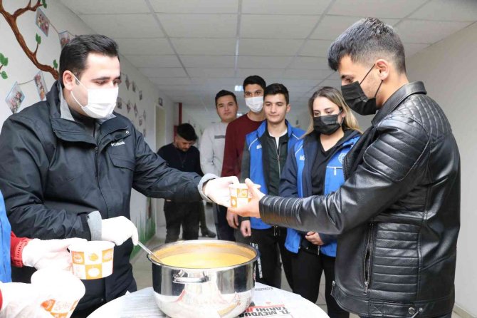 Soğuk havada öğrencilerin içini ısıtan etkinlik