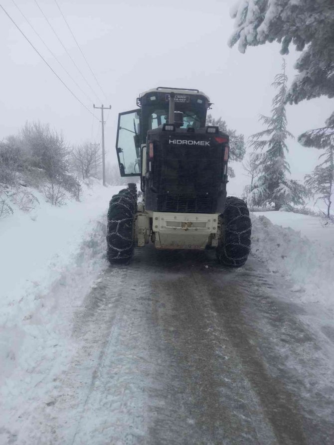 Yalova’da ekiplerin kar mesaisi