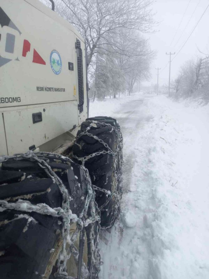 Yalova’da ekiplerin kar mesaisi