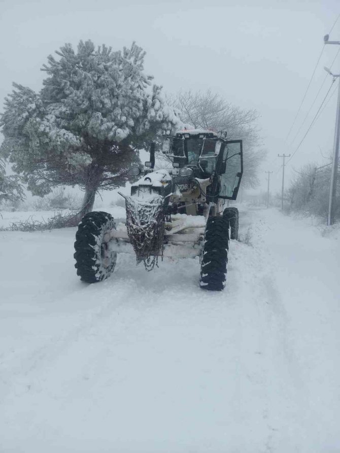 Yalova’da ekiplerin kar mesaisi