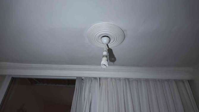 Yangını söndürme çalışmalarında evini su basan kadın isyan etti