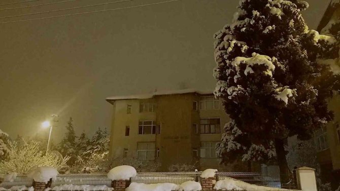 Yangını söndürme çalışmalarında evini su basan kadın isyan etti