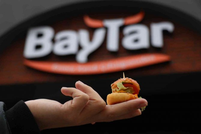 1 TL’ye hamburger: Boyutu küçük, lezzeti büyük