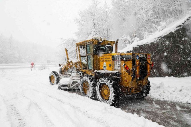 36 saatte 5 bin 140 kilometre yol kardan temizlendi