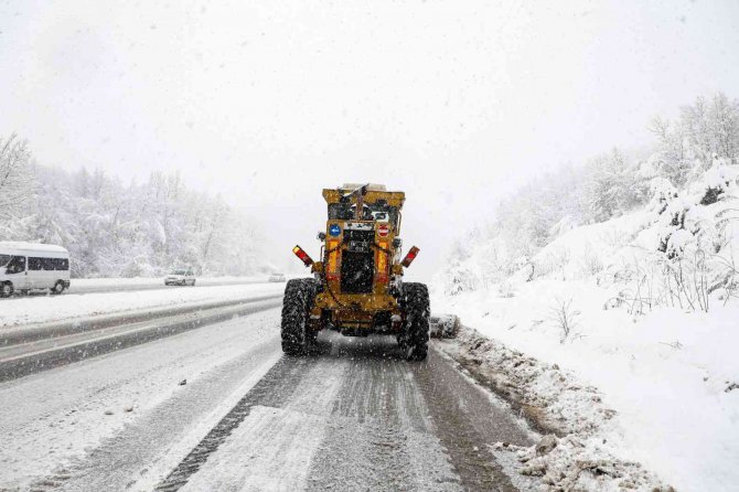 36 saatte 5 bin 140 kilometre yol kardan temizlendi