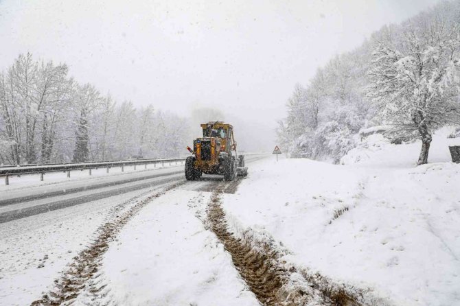 36 saatte 5 bin 140 kilometre yol kardan temizlendi