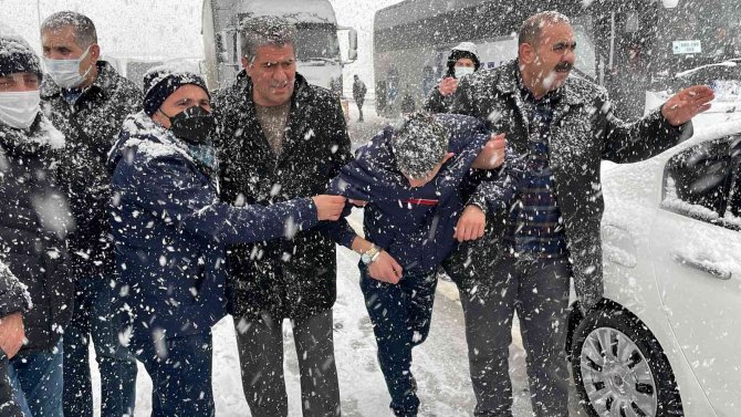 37 aracın zincirleme kaza yaptığı TEM tek şeritten trafiğe açıldı