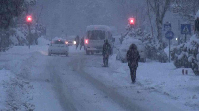 Aksaray’da kar ve tipi etkisini sürdürüyor