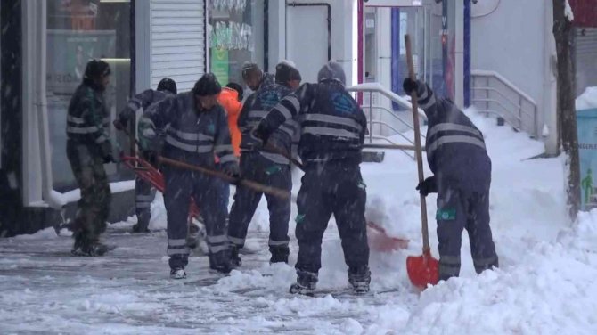 Aksaray’da kar ve tipi etkisini sürdürüyor