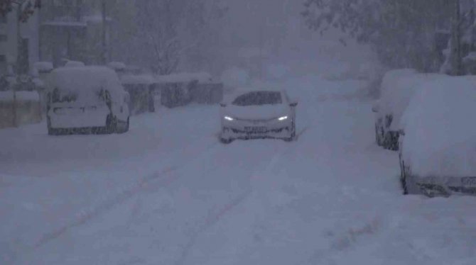 Aksaray’da kar ve tipi etkisini sürdürüyor