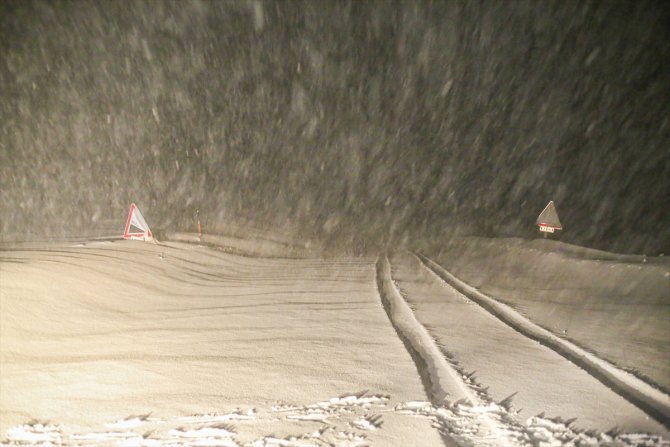 Kar nedeniyle kapanan Antalya-Konya kara yolunun açılması için çalışmalar sürüyor