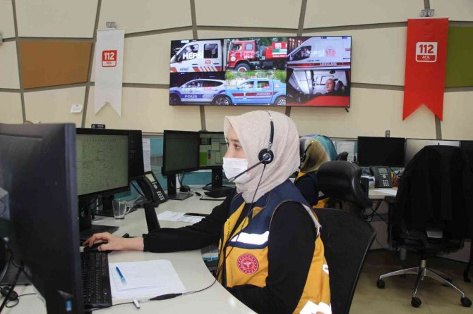 "Ambulanslar nereye gidiyor" diye merak edip 112’yi arayanlar var