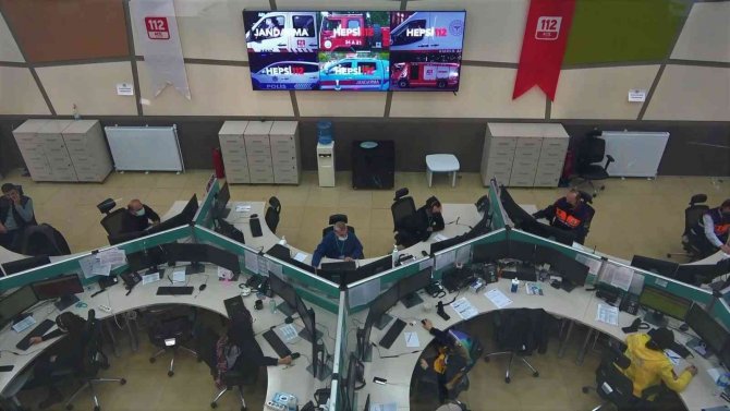 "Ambulanslar nereye gidiyor" diye merak edip 112’yi arayanlar var