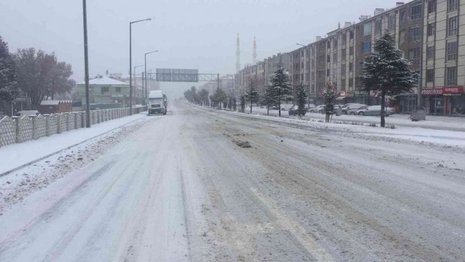 Ankara’dan Konya’ya gelen araçlar Kulu’da bekletiliyor