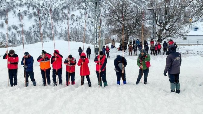 Çığda arama kurtarma tatbikatı