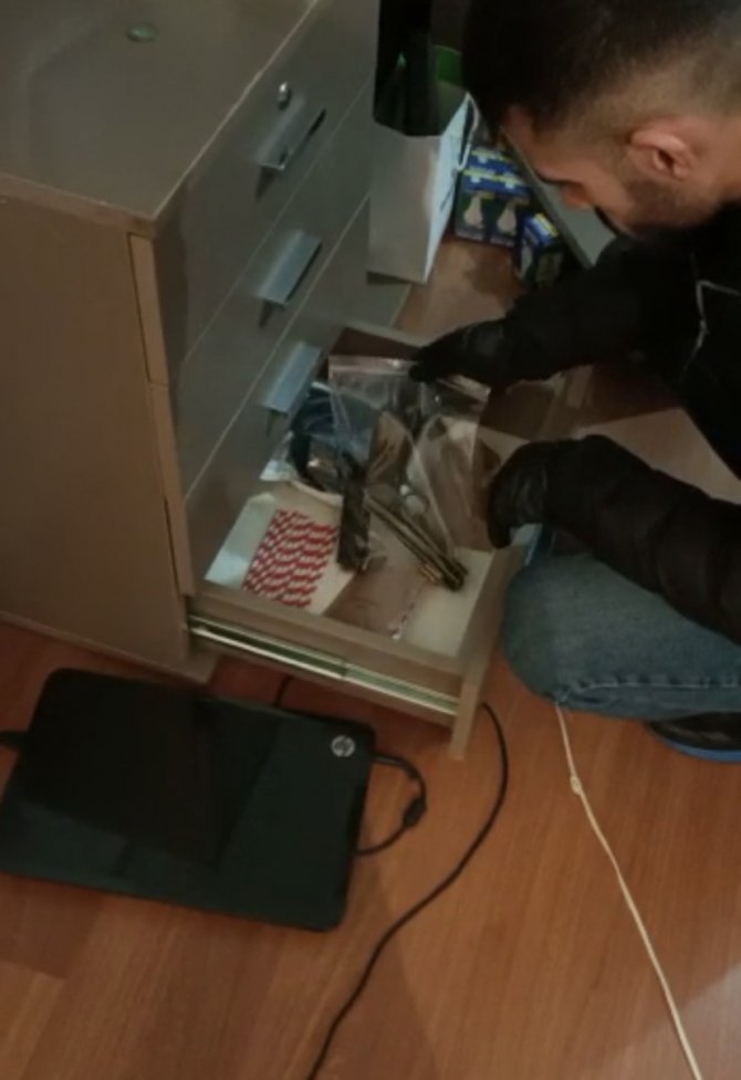 Çikolata kavanozunda marihuana ele geçirildi